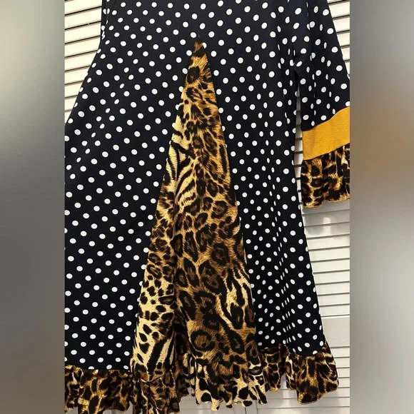 Modest Ruffles & Mudpies Ruffle Polka Dot Top Size M/L - Picture 7 of 7